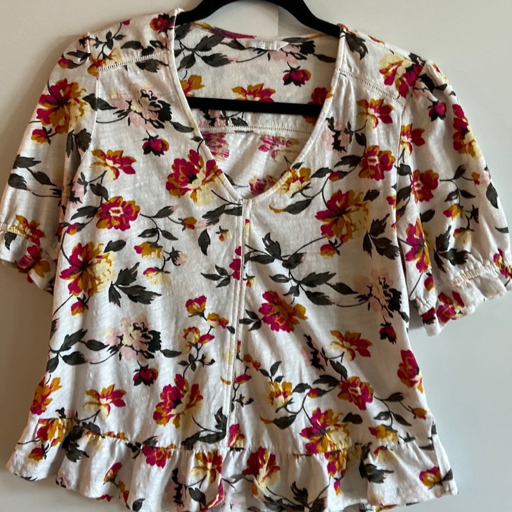 Lucky print v neck shirt